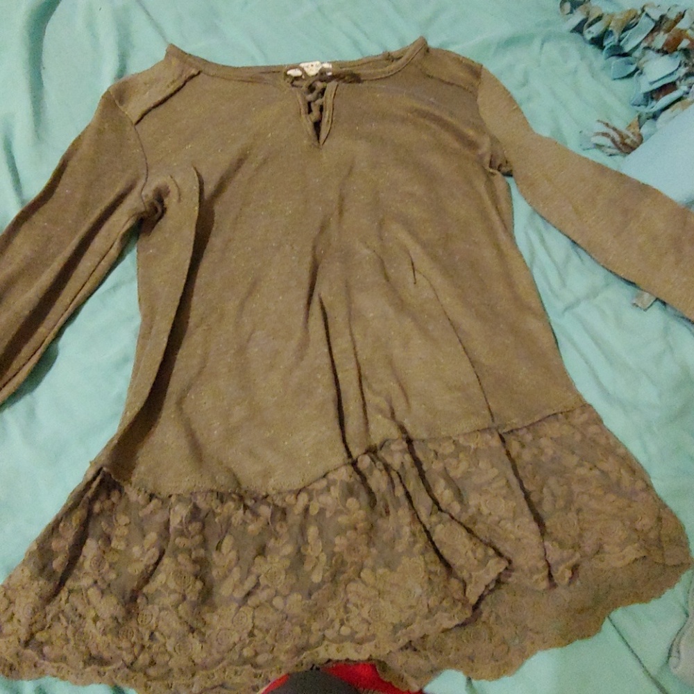 Long sleeve lace v neck top